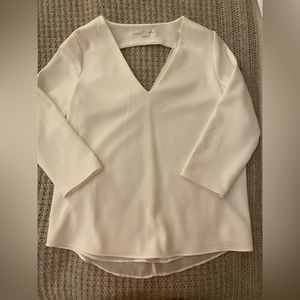 Women’s v-neck blouse w/back cut out xs